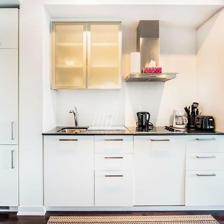 Micasa Suites - Modern Executive Condo Торонто Екстериор снимка