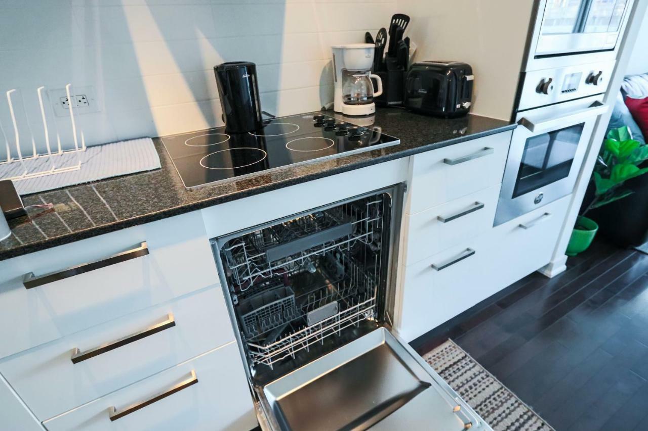 Micasa Suites - Modern Executive Condo Торонто Екстериор снимка