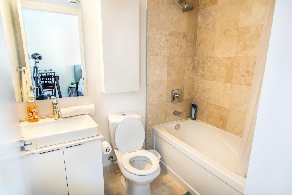Micasa Suites - Modern Executive Condo Торонто Екстериор снимка