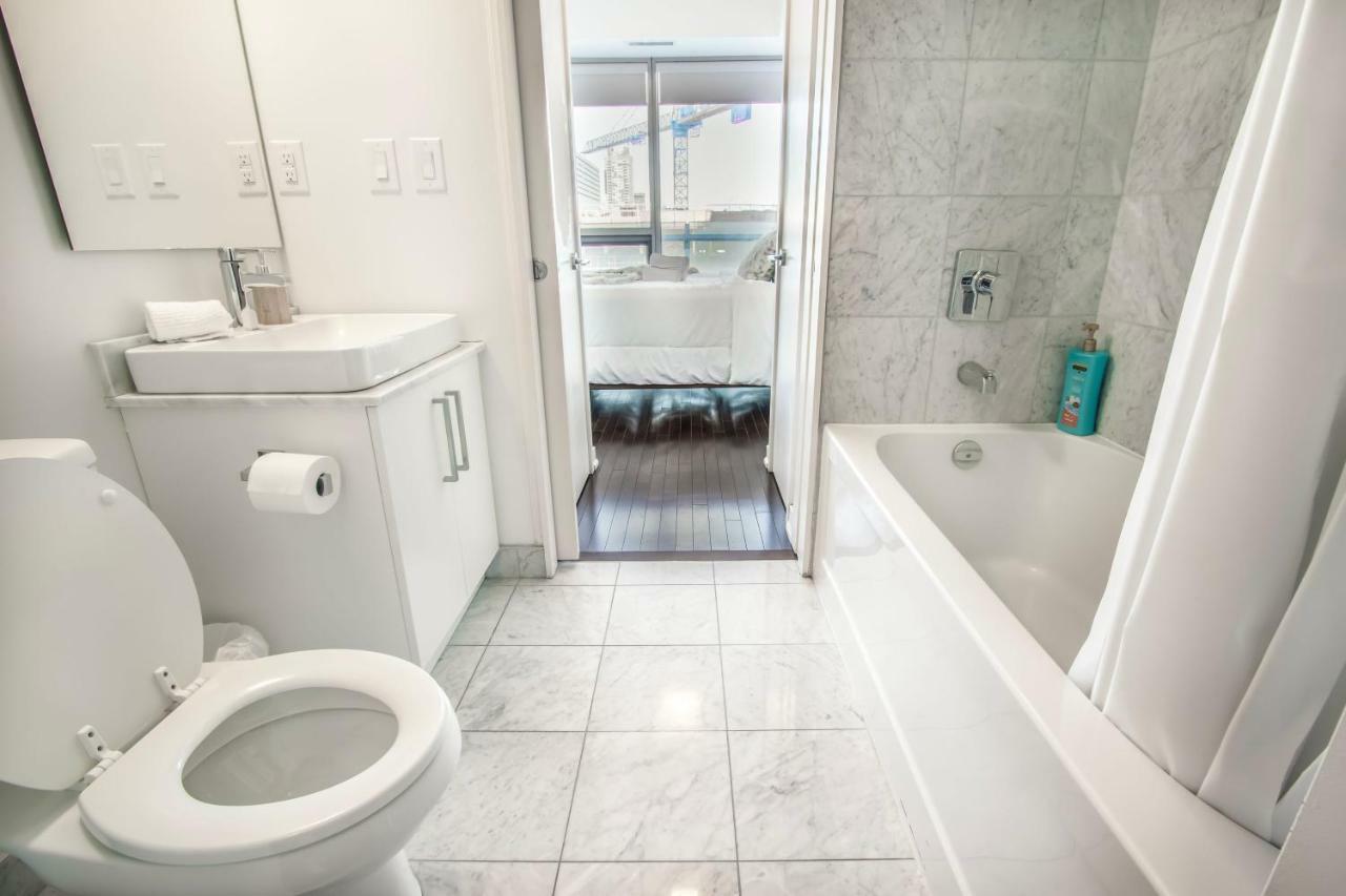 Micasa Suites - Modern Executive Condo Торонто Екстериор снимка